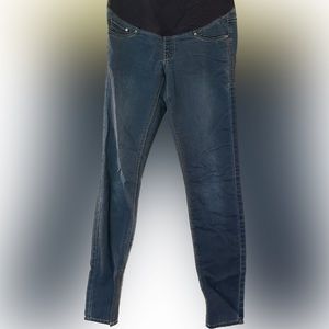 H&M Maternity | Extremely Flattering Skinny Jeans